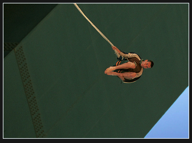  Bungee jumping