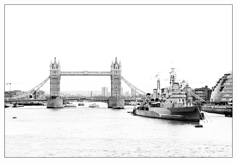 Tower Bridge.   London Bridge.
