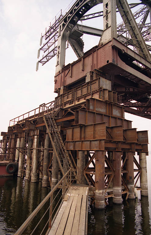  Metal island