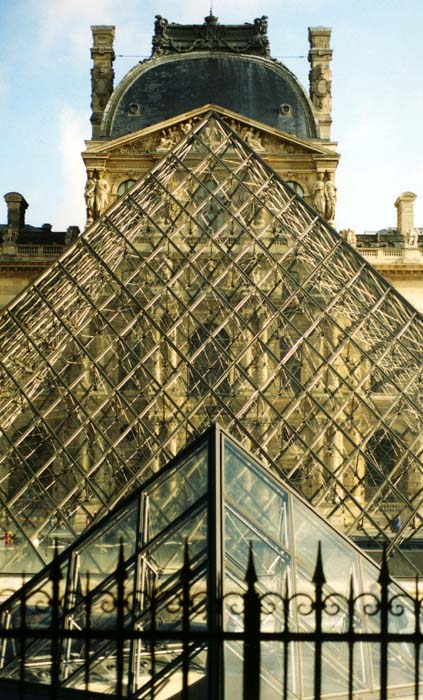  Le Grand Louvre