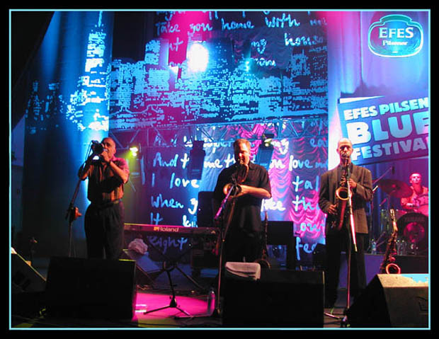  Roomful of blues