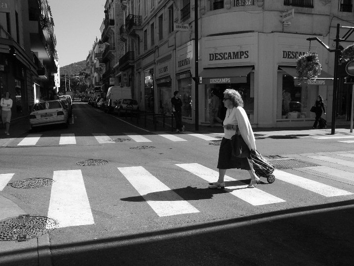 Cannes. Rue d'Antibes-1