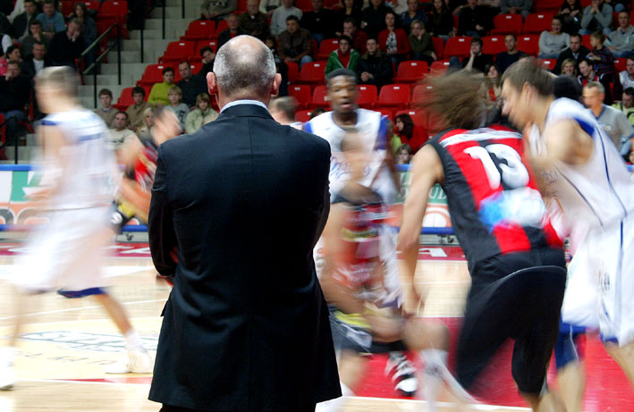  Trener