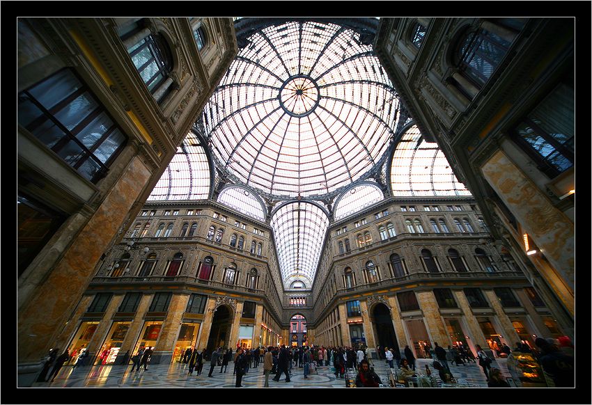   I (Galleria Umberto I) 