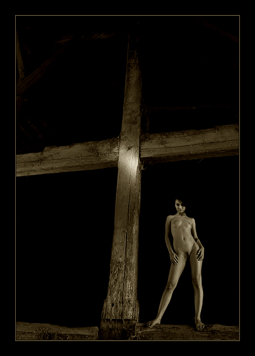 Nude