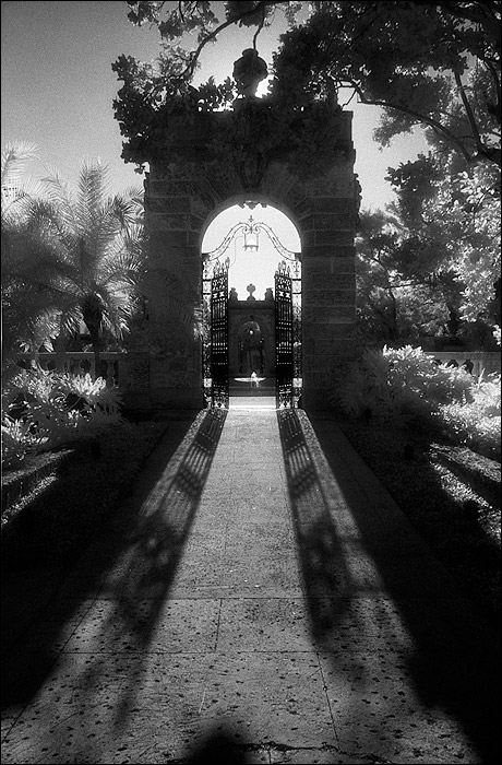  Vizcaya. Gates.