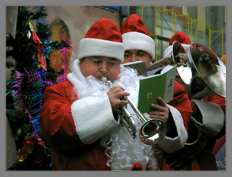  Santa and Horn