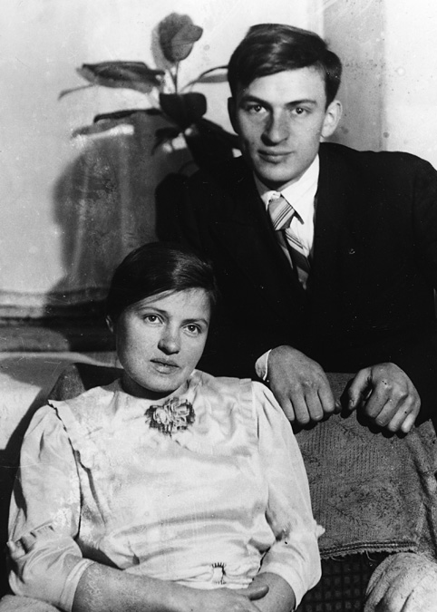  32.   1937-