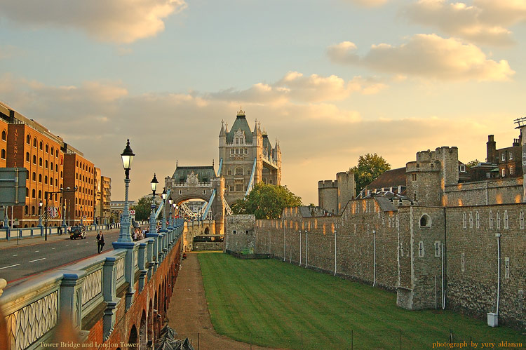  Tower Bridge & London Tower