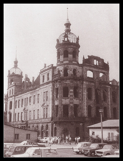  Gestorbenes Paradis. Dresden - das Schloss