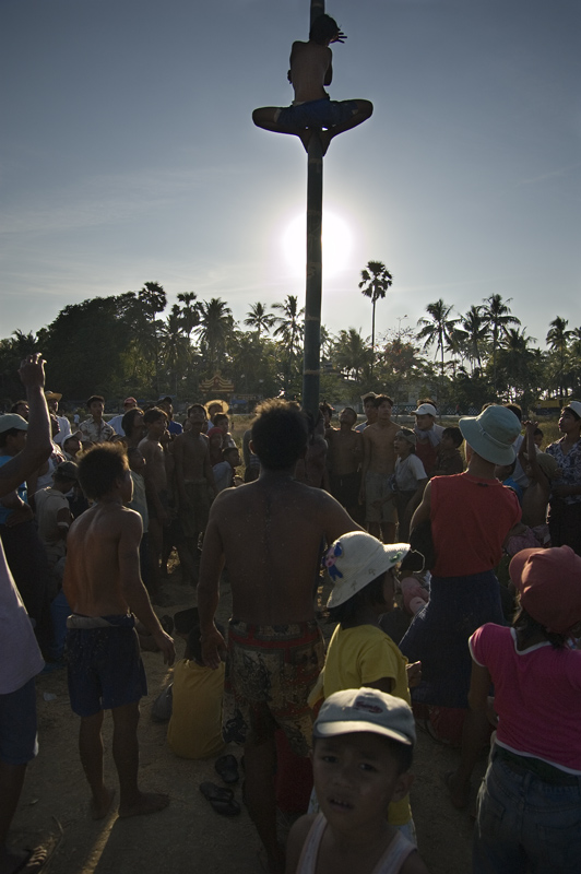  01/08 NgweSaung, Myanmar