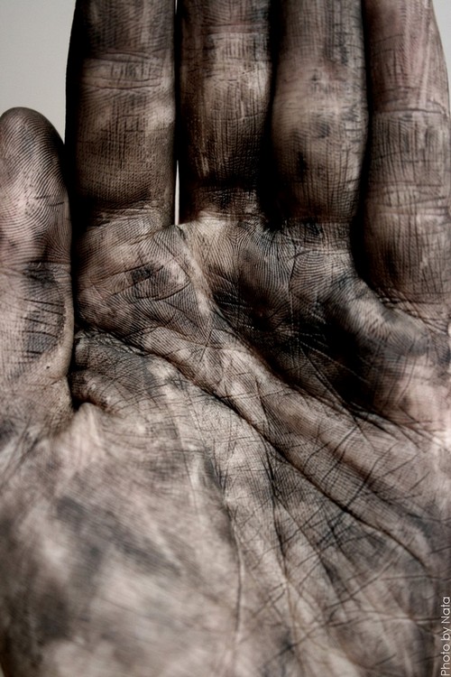  Hand. A paint. Lines