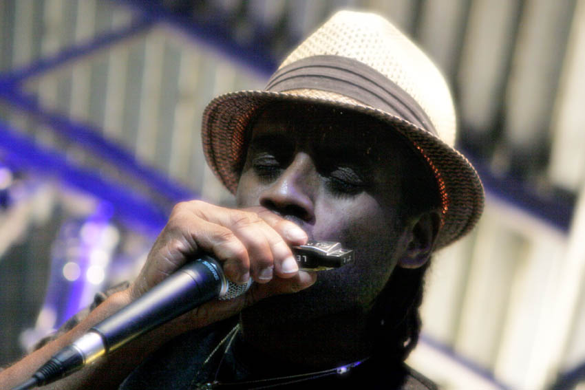  Kenny Neal