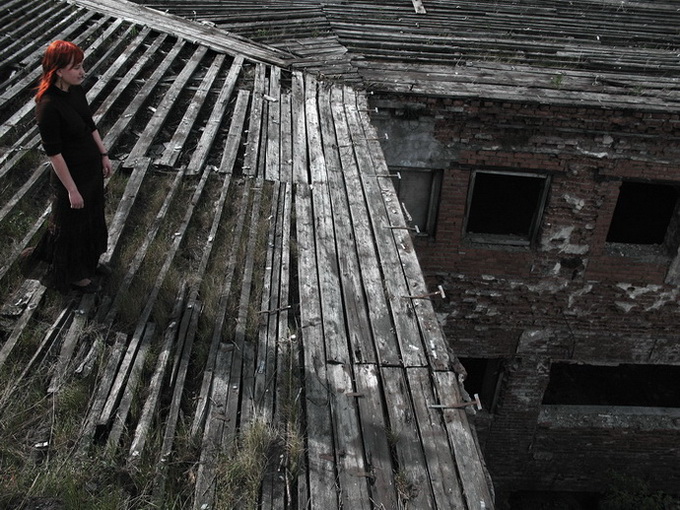  A faded roof