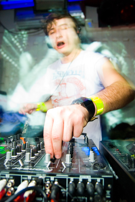  DJ