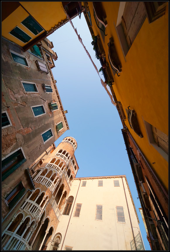  Palazzo Contarini del Bovo ()