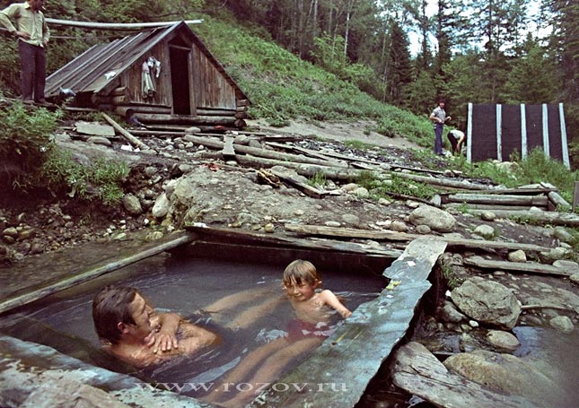      1975 .
