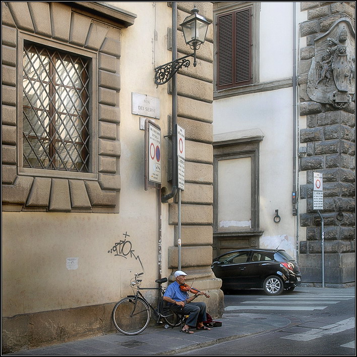  Via dei Servi