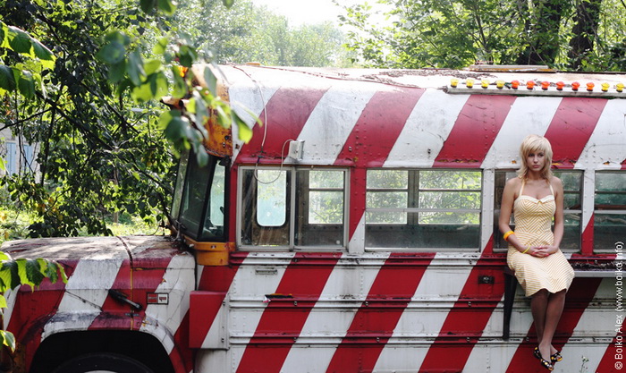  bus in red