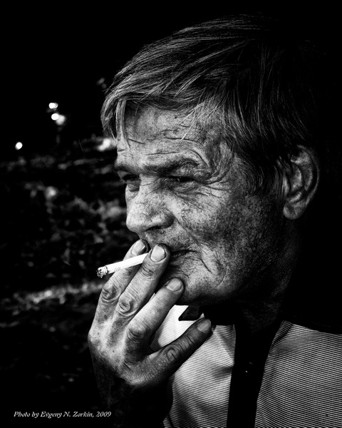  A smoking man