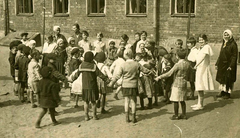    1937 