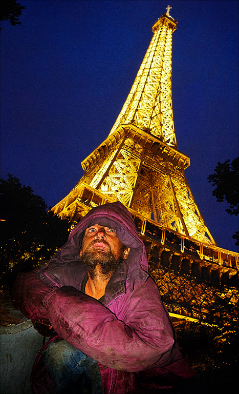  Clochard la Tour Eiffel.   