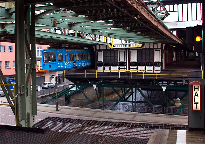  Schwebebahn Wuppertal. Endstation 