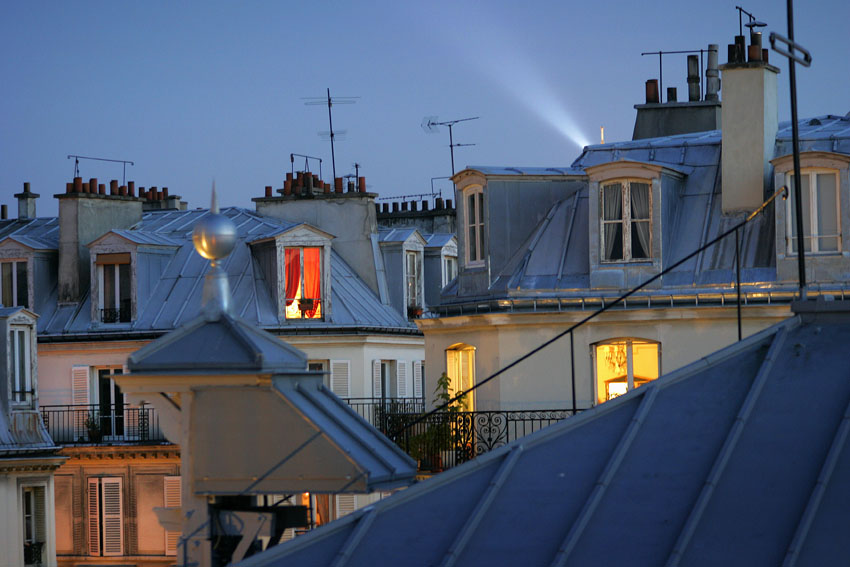  PARIS 53