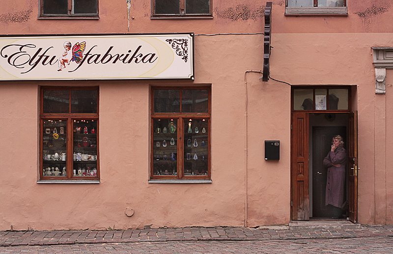  Elfu fabrika