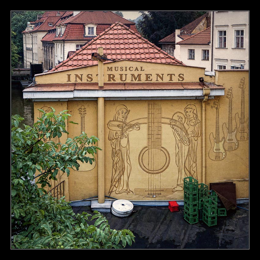  MUSICAL INSTRUMENTS