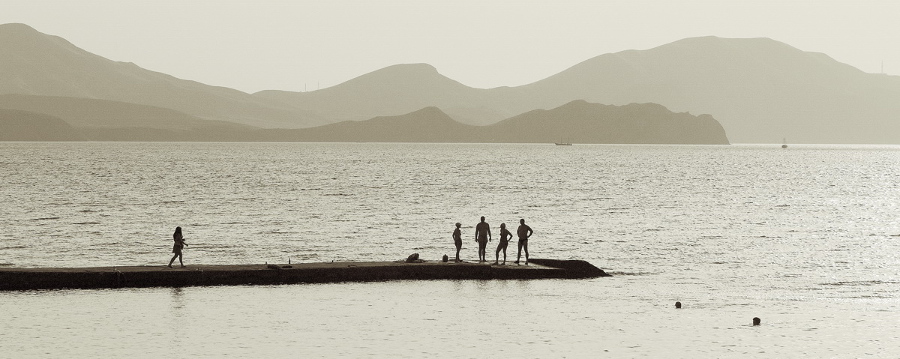    . Σ (2011)