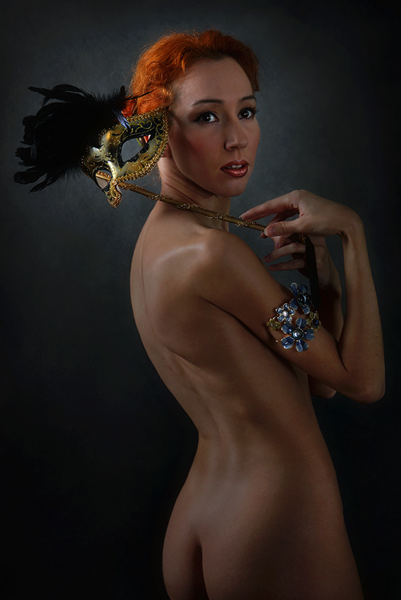  Golden mask