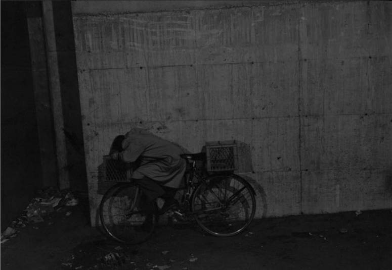  Jeff Wall. Cyclist (1996)