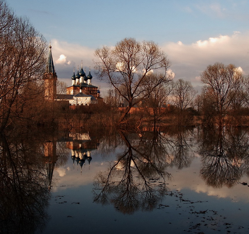Храм весной