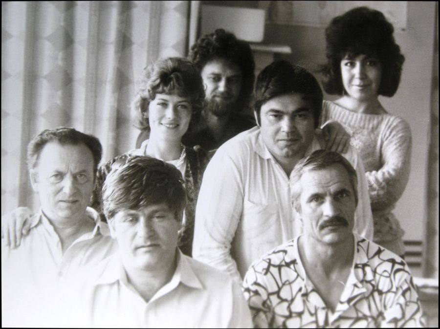   (1989)