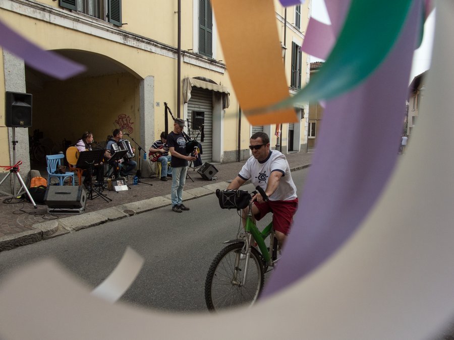  Una piccola festa ()