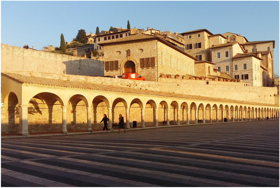  Piazza Inferiore di San Francesco 2