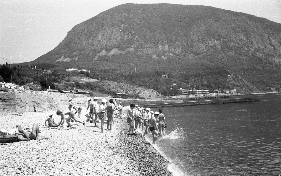  ,   1975