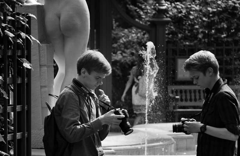   NIKON vs CANON