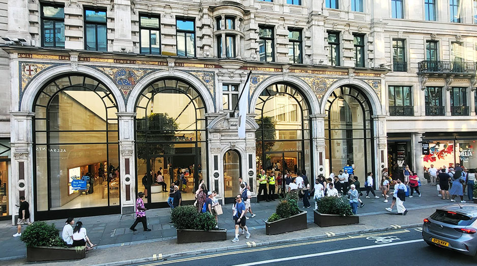 Apple Store. Regent Street. London