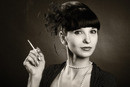 jeune fille et cigarette