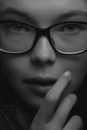 Portrait. In the photo pose lesson.