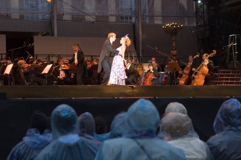  Singing in the rain