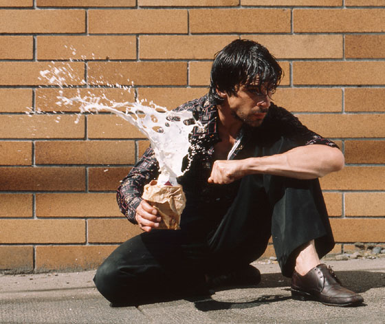  Jeff Wall. Milk. Det