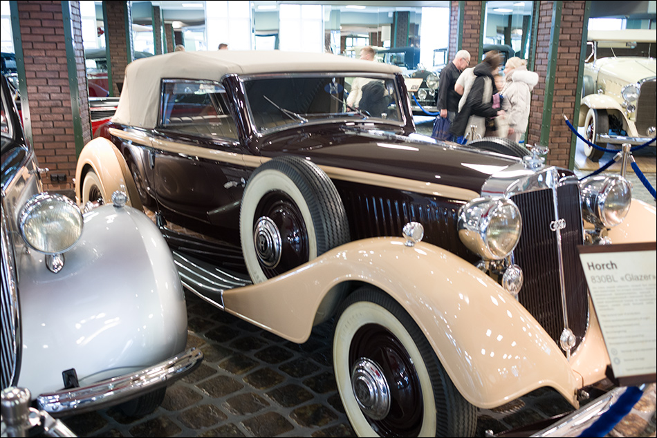  Horch 830BL 