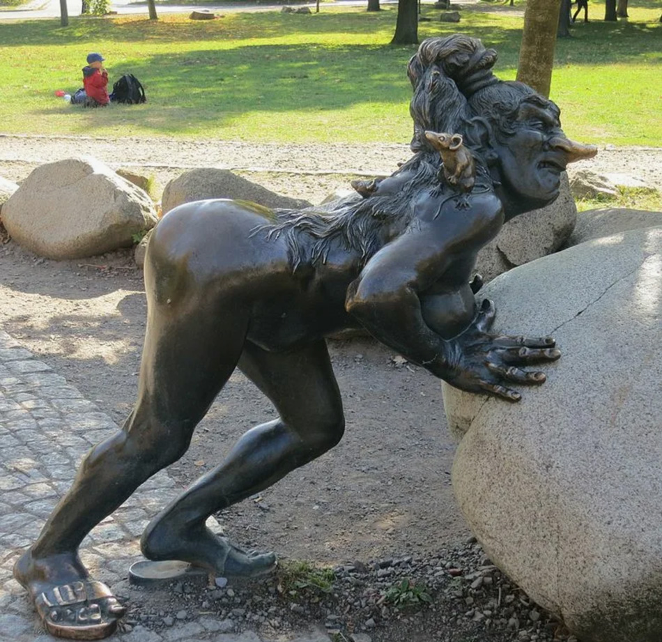  )