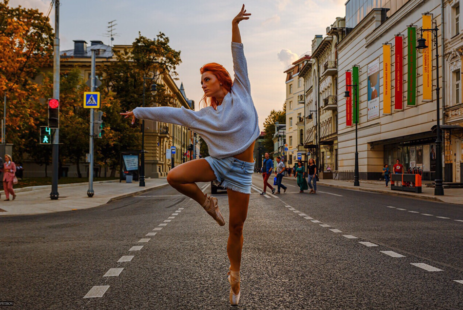     💃