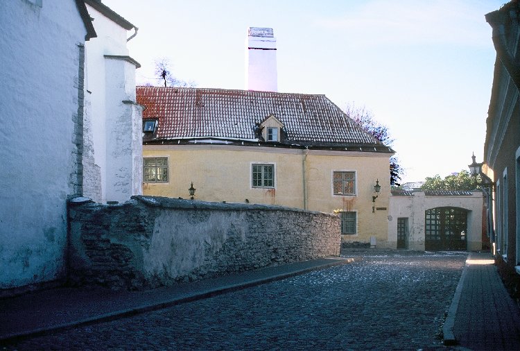  Domberg [picture #5]: yellow house (front view)