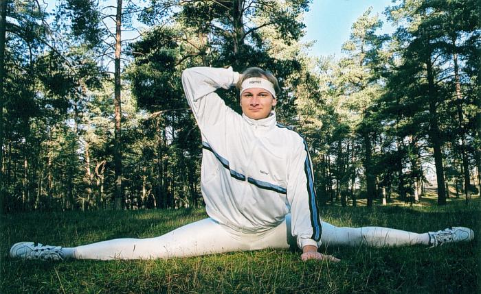   (192cm/107kg)