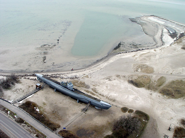 U-995 ( )